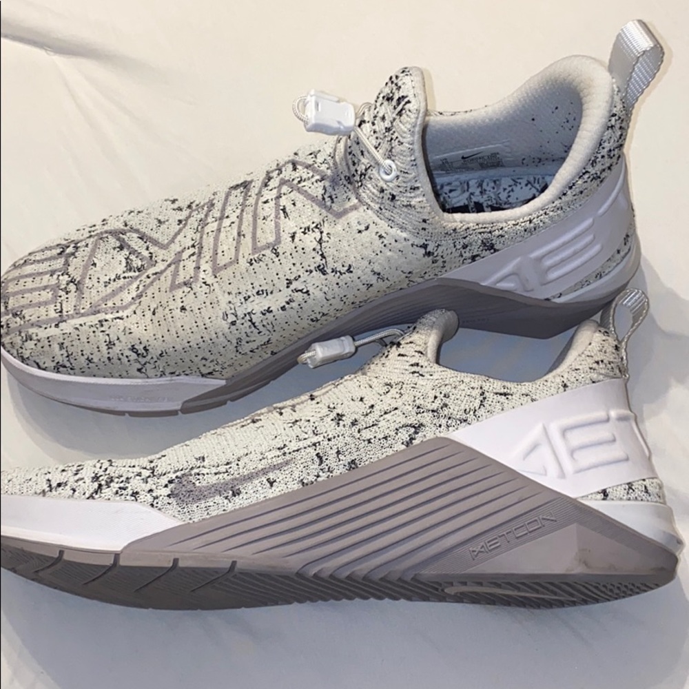 Nike white/Gray Metcon